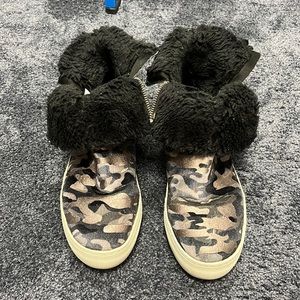 Navy Camo J Slide Fur Lines Ankle Booties size 8.5